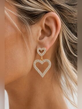 NWOT Leith Valentine's Day
Single Heart Drop Earring